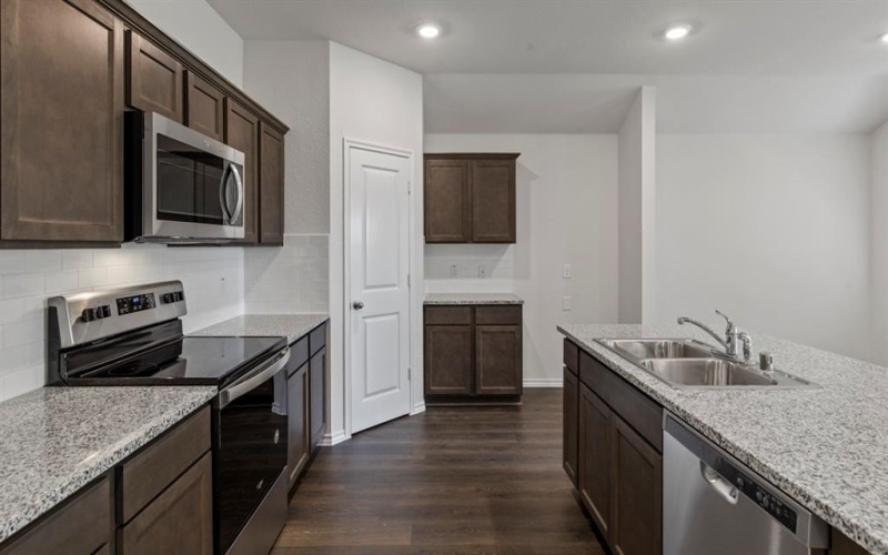 901 Barton Drive, Ennis, TX 75119, 4 Bedrooms Bedrooms, ,2 BathroomsBathrooms,Residential,For Sale,901 Barton Drive,0,21220941