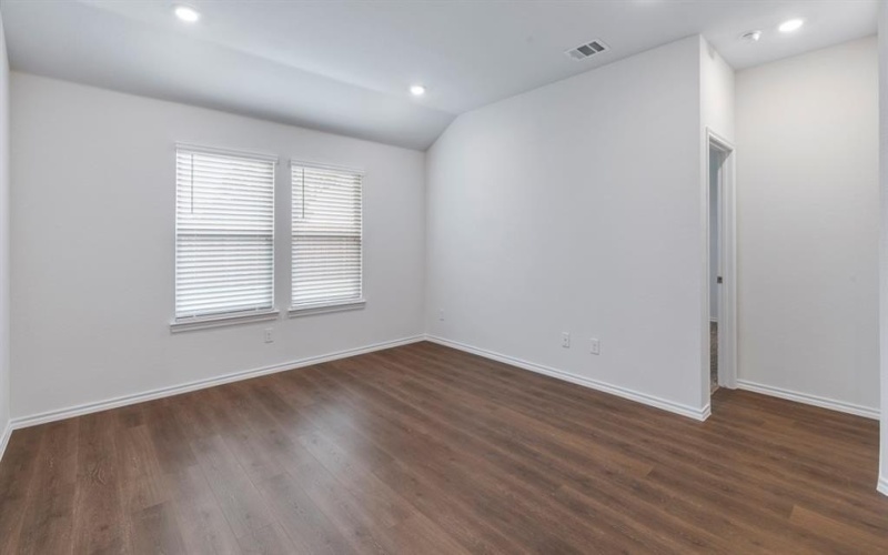 901 Barton Drive, Ennis, TX 75119, 4 Bedrooms Bedrooms, ,2 BathroomsBathrooms,Residential,For Sale,901 Barton Drive,0,21220941