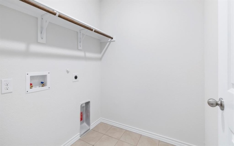 901 Barton Drive, Ennis, TX 75119, 4 Bedrooms Bedrooms, ,2 BathroomsBathrooms,Residential,For Sale,901 Barton Drive,0,21220941