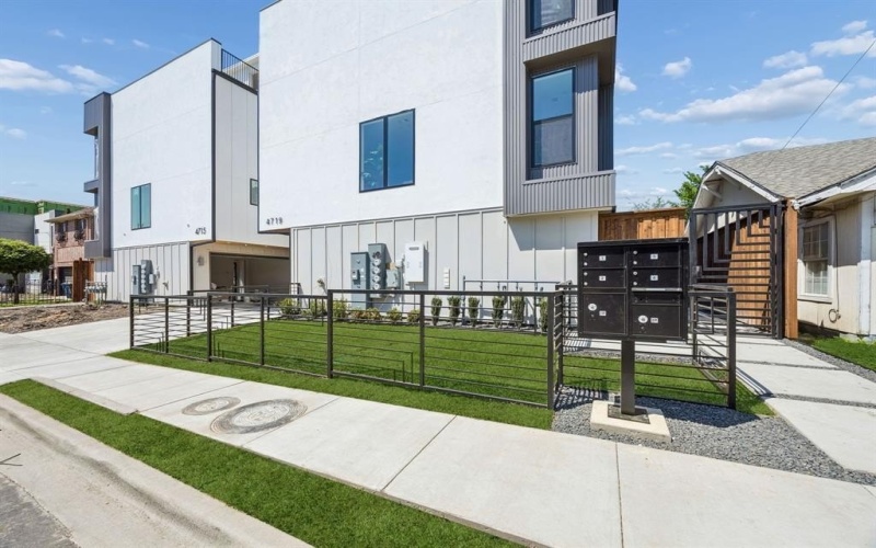 4719 Manett Street, Dallas, TX 75204, 10 Bedrooms Bedrooms, ,8 BathroomsBathrooms,Residential Multi Family,For Sale,4719 Manett Street,0,21221376