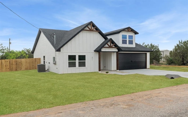 2211 Woodcrest Trail, Granbury, TX 76048, 3 Habitaciones Habitaciones , ,2 BañosBaños,Residential,En Venta,2211 Woodcrest Trail,0,21221775