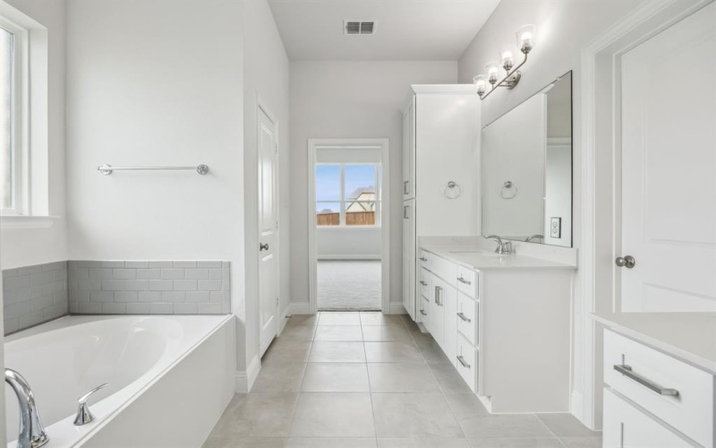 1607 Vista Grande Drive, Forney, TX 75126, 4 Bedrooms Bedrooms, ,5 BathroomsBathrooms,Residential,For Sale,1607 Vista Grande Drive,0,21222670