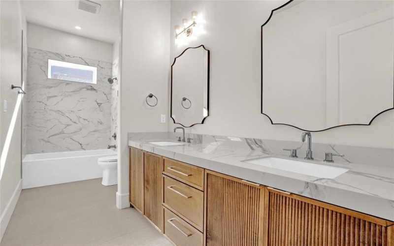 1839 Sentinel Way, Tyler, TX 75703, 5 Habitaciones Habitaciones , ,3 BañosBaños,Residential,En Venta,1839 Sentinel Way,0,21223064