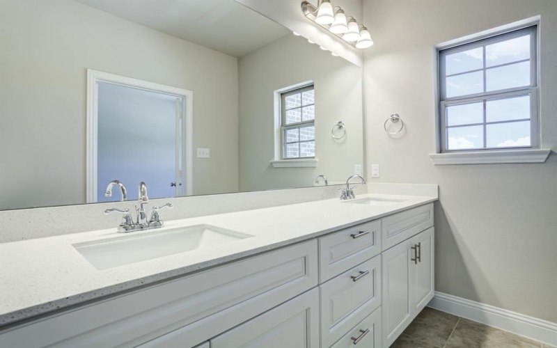 572 Hutchinson Lane, Lewisville, TX 75077, 3 Bedrooms Bedrooms, ,2 BathroomsBathrooms,Residential,For Sale,572 Hutchinson Lane,0,21223383