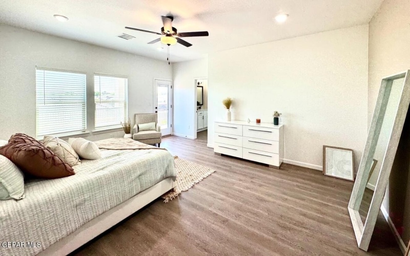 944 Aqueduct Avenue, El Paso, TX 79932, 5 Habitaciones Habitaciones , ,3 BañosBaños,Residential,En Venta,944 Aqueduct Avenue,0,921072