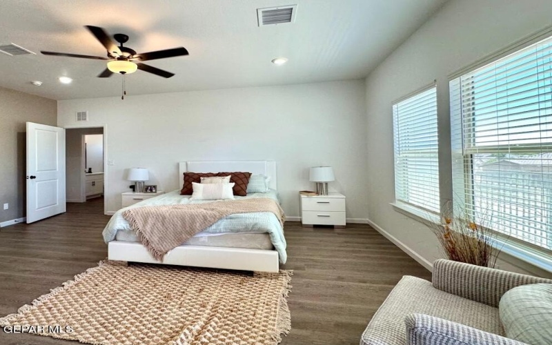 944 Aqueduct Avenue, El Paso, TX 79932, 5 Habitaciones Habitaciones , ,3 BañosBaños,Residential,En Venta,944 Aqueduct Avenue,0,921072