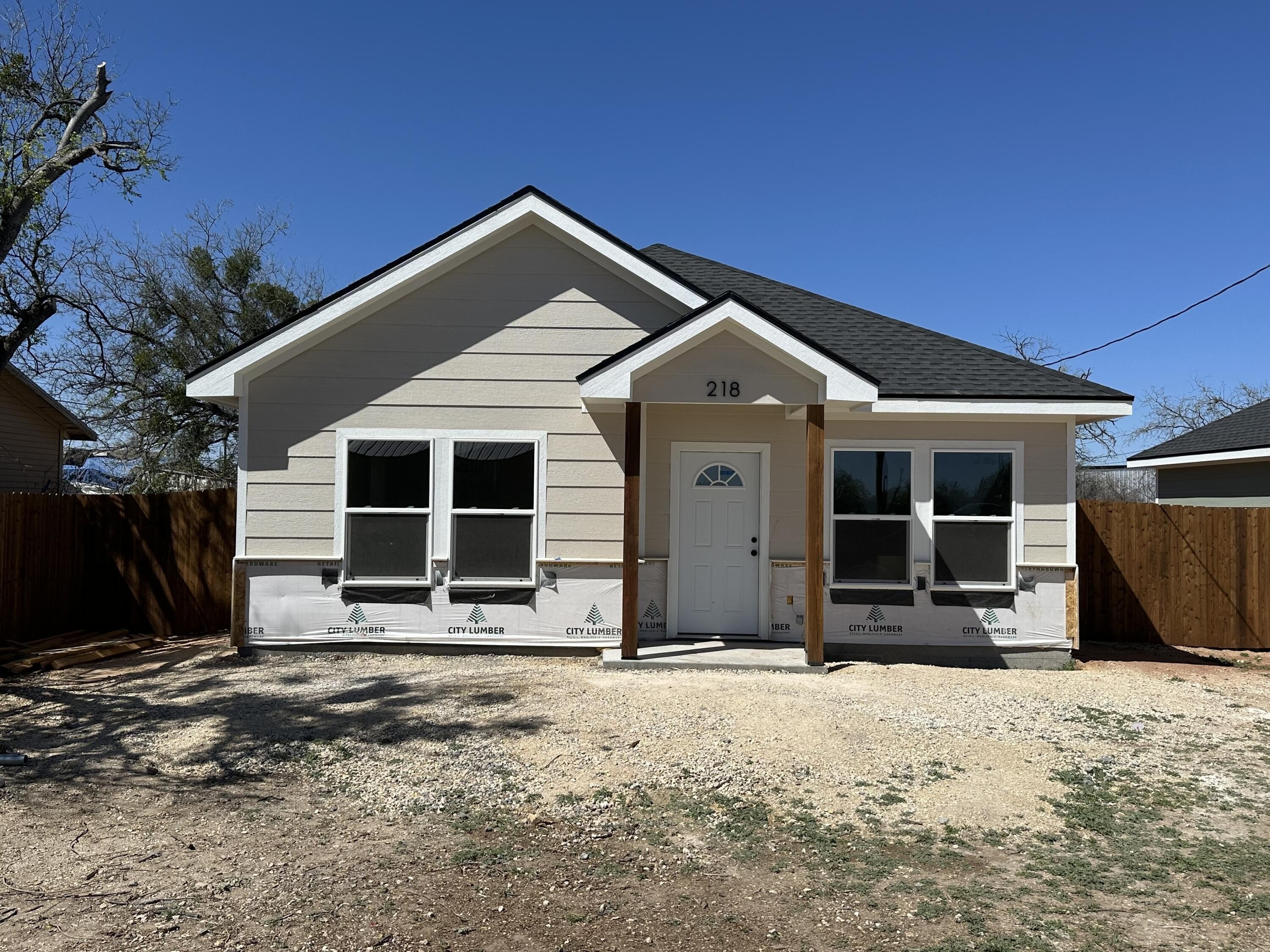 218 W 27th Street, San Angelo, TX 76903, 2 Habitaciones Habitaciones , ,1 BañoBaños,Residential,En Venta,218 W 27th Street,0,200186