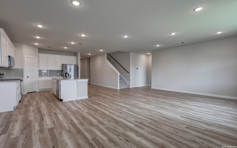 8303 SMITHERS AVENUE, San Antonio, TX 78252, 5 Bedrooms Bedrooms, ,5 BathroomsBathrooms,Residential,For Sale,8303 SMITHERS AVENUE,0,1953525