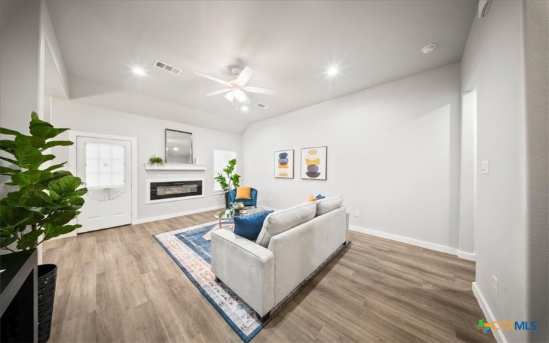 1624 E Collin, Corsicana, TX 75110, 3 Bedrooms Bedrooms, ,2 BathroomsBathrooms,Residential,For Sale,1624 E Collin,0,593684