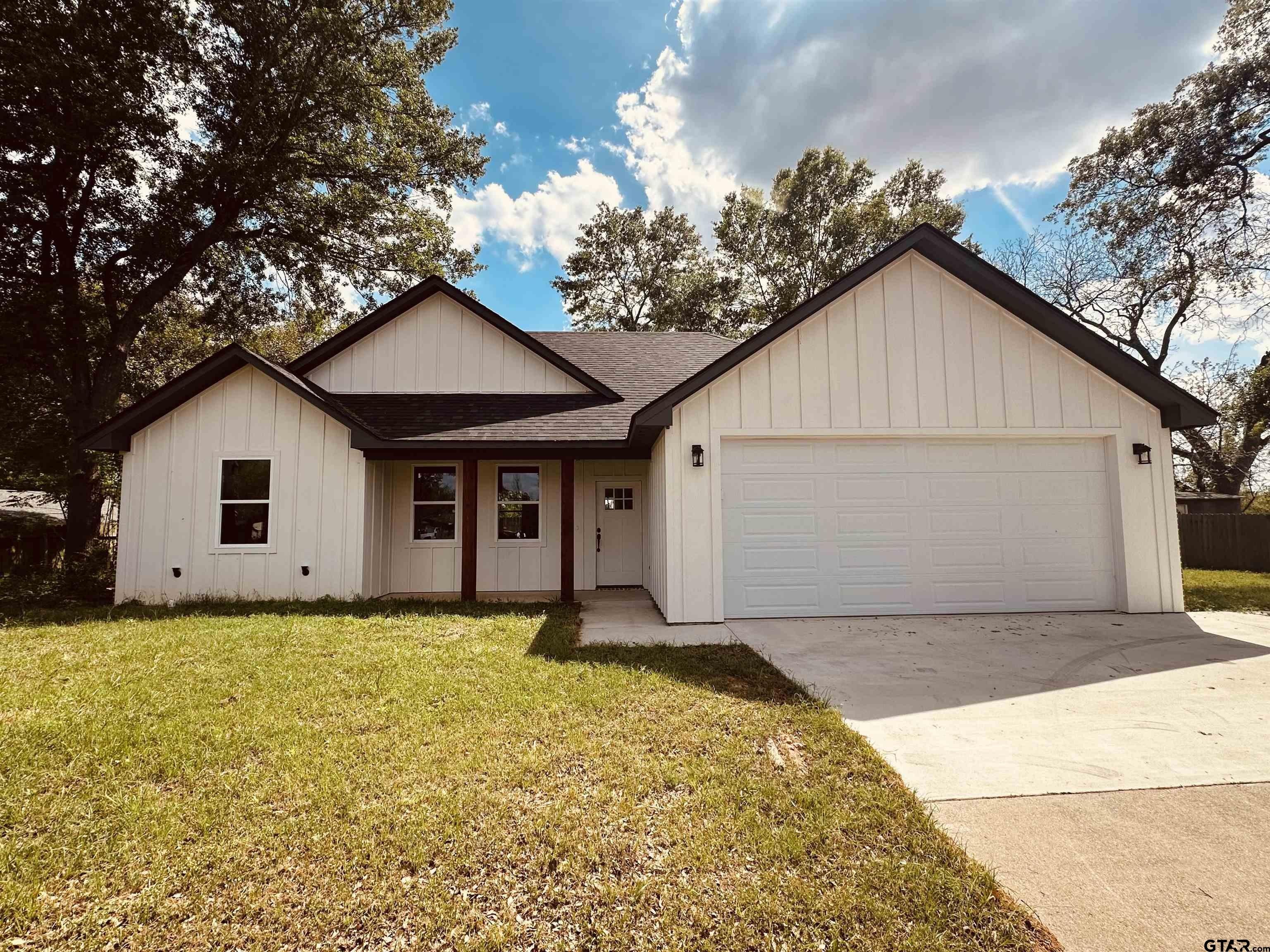 1002 E Main St, Whitehouse, TX 75791, 3 Bedrooms Bedrooms, ,2 BathroomsBathrooms,Residential,For Sale,1002 E Main St,0,26004503