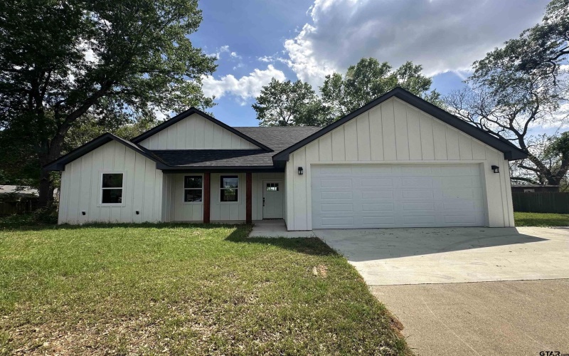 1002 E Main St, Whitehouse, TX 75791, 3 Bedrooms Bedrooms, ,2 BathroomsBathrooms,Residential,For Sale,1002 E Main St,0,26004503