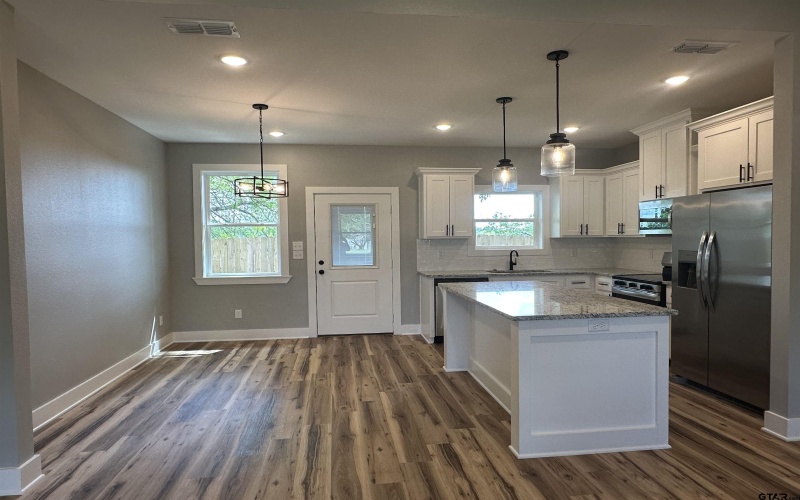 1002 E Main St, Whitehouse, TX 75791, 3 Bedrooms Bedrooms, ,2 BathroomsBathrooms,Residential,For Sale,1002 E Main St,0,26004503