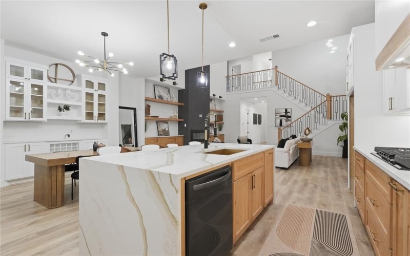 3906 Harlingen Street, Dallas, TX 75212, 4 Bedrooms Bedrooms, ,5 BathroomsBathrooms,Residential,For Sale,3906 Harlingen Street,0,21223867