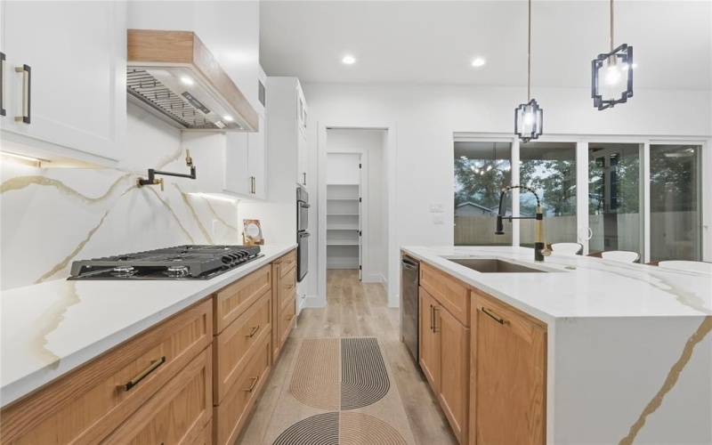 3906 Harlingen Street, Dallas, TX 75212, 4 Bedrooms Bedrooms, ,5 BathroomsBathrooms,Residential,For Sale,3906 Harlingen Street,0,21223867