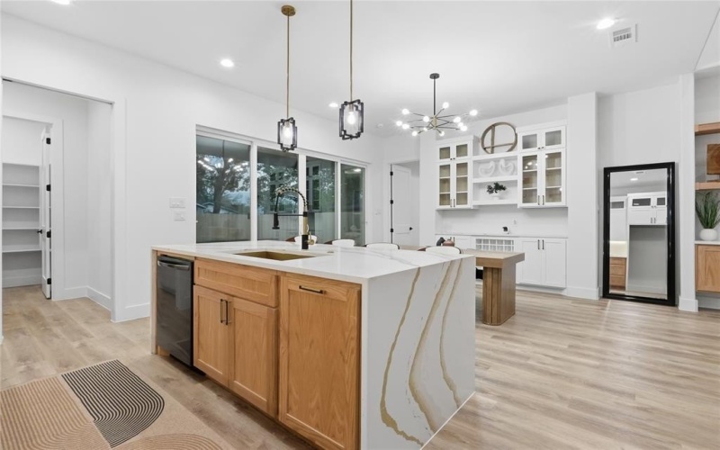 3906 Harlingen Street, Dallas, TX 75212, 4 Bedrooms Bedrooms, ,5 BathroomsBathrooms,Residential,For Sale,3906 Harlingen Street,0,21223867