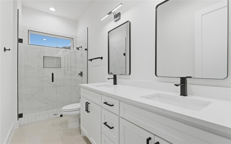 3906 Harlingen Street, Dallas, TX 75212, 4 Bedrooms Bedrooms, ,5 BathroomsBathrooms,Residential,For Sale,3906 Harlingen Street,0,21223867