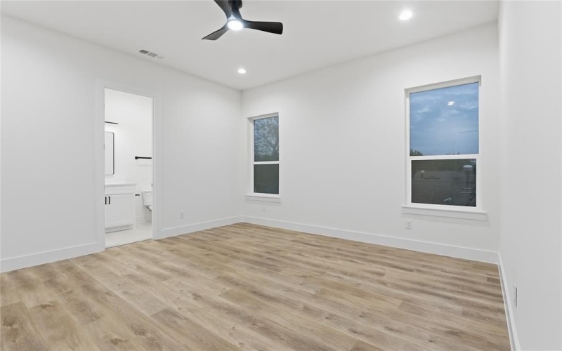 3906 Harlingen Street, Dallas, TX 75212, 4 Bedrooms Bedrooms, ,5 BathroomsBathrooms,Residential,For Sale,3906 Harlingen Street,0,21223867