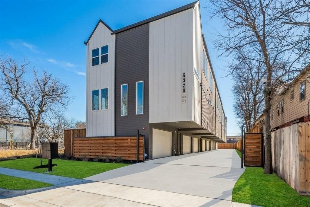 5320 Reiger Avenue #106, Dallas, TX 75214, 2 Bedrooms Bedrooms, ,2 BathroomsBathrooms,Residential,For Sale,5320 Reiger Avenue,0,21224107