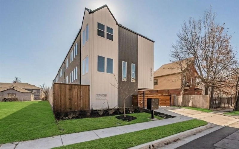 5320 Reiger Avenue #106, Dallas, TX 75214, 2 Bedrooms Bedrooms, ,2 BathroomsBathrooms,Residential,For Sale,5320 Reiger Avenue,0,21224107