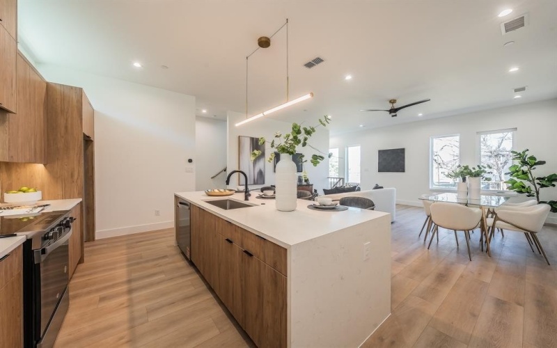 5320 Reiger Avenue #106, Dallas, TX 75214, 2 Bedrooms Bedrooms, ,2 BathroomsBathrooms,Residential,For Sale,5320 Reiger Avenue,0,21224107