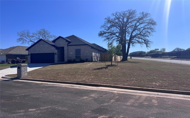 215 Sweetwater Drive, Weatherford, TX 76086, 4 Bedrooms Bedrooms, ,2 BathroomsBathrooms,Residential,For Sale,215 Sweetwater Drive,0,21224406