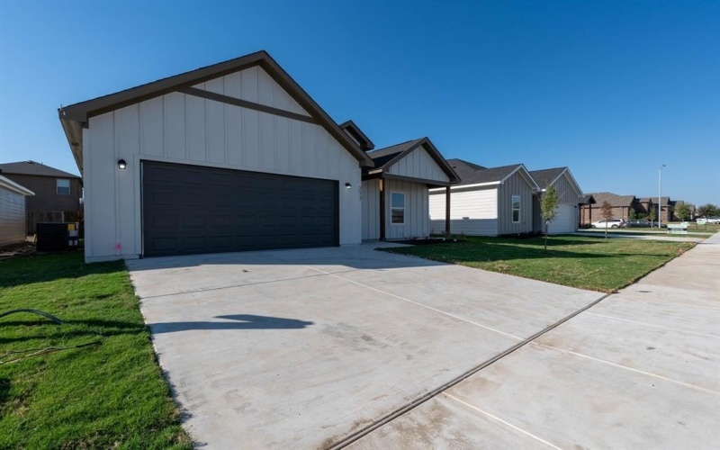 213 Marble Creek Drive, Fort Worth, TX 76131, 4 Bedrooms Bedrooms, ,2 BathroomsBathrooms,Residential,For Sale,213 Marble Creek Drive,0,21224514