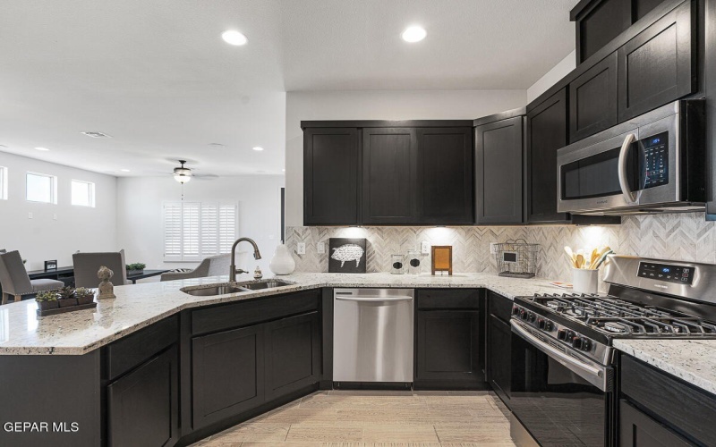 724 Cedarwood Avenue, Horizon City, TX 79928, 4 Habitaciones Habitaciones , ,2 BañosBaños,Residential,En Venta,724 Cedarwood Avenue,0,941331