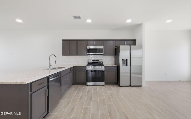 13905 Summer Wave Avenue, El Paso, TX 79928, 3 Bedrooms Bedrooms, ,1 BathroomBathrooms,Residential,For Sale,13905 Summer Wave Avenue,0,941342