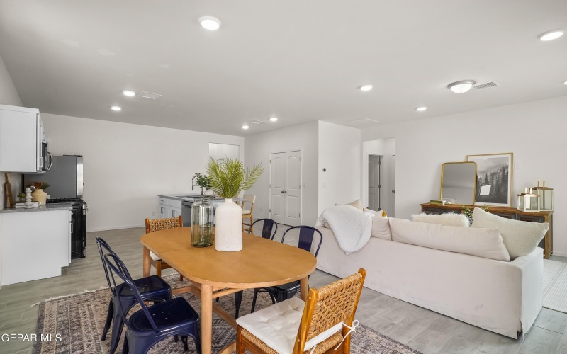 13804 Summer Wave Avenue, El Paso, TX 79928, 3 Bedrooms Bedrooms, ,1 BathroomBathrooms,Residential,For Sale,13804 Summer Wave Avenue,0,941344