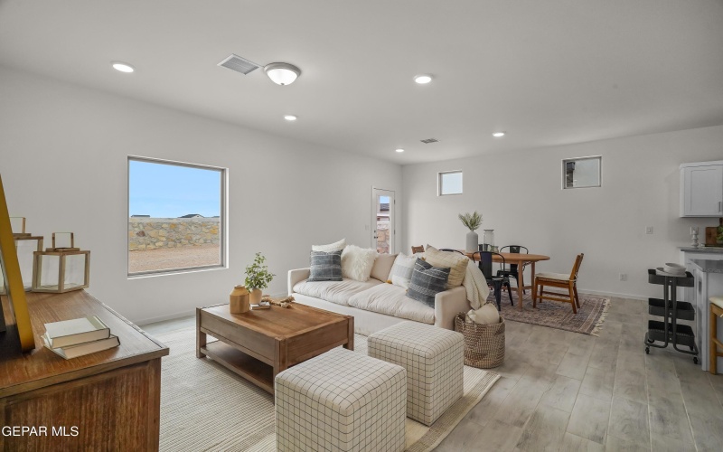 13804 Summer Wave Avenue, El Paso, TX 79928, 3 Bedrooms Bedrooms, ,1 BathroomBathrooms,Residential,For Sale,13804 Summer Wave Avenue,0,941344