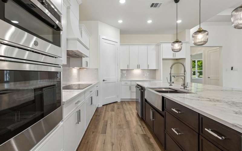 3710 Castle Drive, Rowlett, TX 75089, 6 Bedrooms Bedrooms, ,6 BathroomsBathrooms,Residential,For Sale,3710 Castle Drive,0,21180680