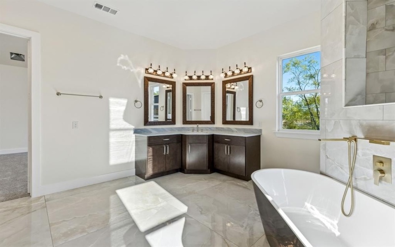 3710 Castle Drive, Rowlett, TX 75089, 6 Bedrooms Bedrooms, ,6 BathroomsBathrooms,Residential,For Sale,3710 Castle Drive,0,21180680