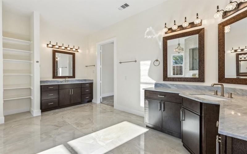 3710 Castle Drive, Rowlett, TX 75089, 6 Bedrooms Bedrooms, ,6 BathroomsBathrooms,Residential,For Sale,3710 Castle Drive,0,21180680