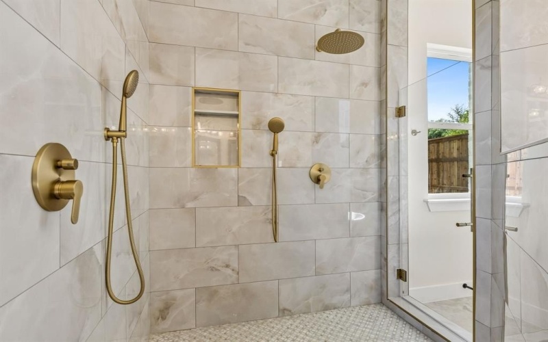 3710 Castle Drive, Rowlett, TX 75089, 6 Bedrooms Bedrooms, ,6 BathroomsBathrooms,Residential,For Sale,3710 Castle Drive,0,21180680