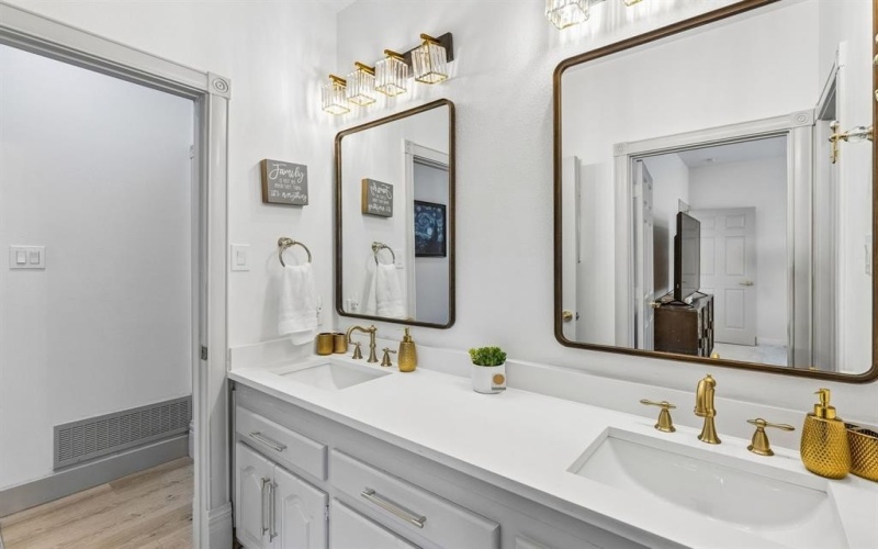 3710 Castle Drive, Rowlett, TX 75089, 6 Bedrooms Bedrooms, ,6 BathroomsBathrooms,Residential,For Sale,3710 Castle Drive,0,21180680