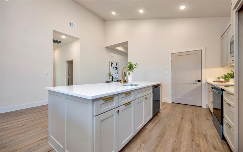 929 E Magnolia Avenue, Fort Worth, TX 76104, 4 Habitaciones Habitaciones , ,2 BañosBaños,Residential,En Venta,929 E Magnolia Avenue,0,21217035