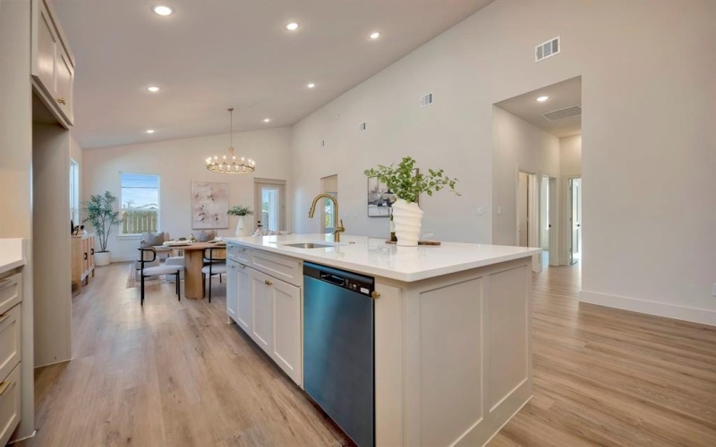 929 E Magnolia Avenue, Fort Worth, TX 76104, 4 Habitaciones Habitaciones , ,2 BañosBaños,Residential,En Venta,929 E Magnolia Avenue,0,21217035