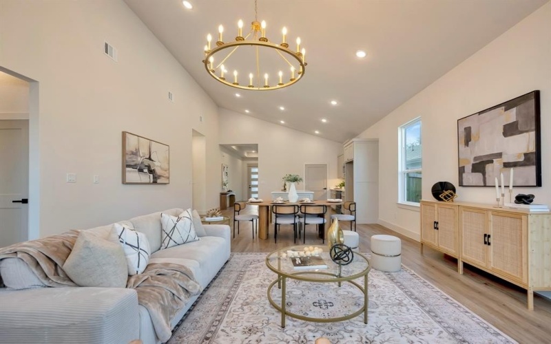 929 E Magnolia Avenue, Fort Worth, TX 76104, 4 Habitaciones Habitaciones , ,2 BañosBaños,Residential,En Venta,929 E Magnolia Avenue,0,21217035