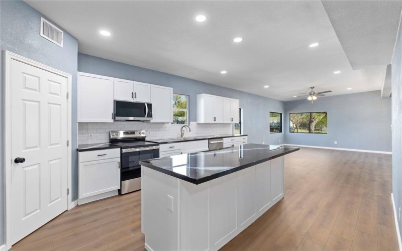 1111 Magnolia Street, Brownwood, TX 76801, 4 Habitaciones Habitaciones , ,2 BañosBaños,Residential,En Venta,1111 Magnolia Street,0,21220429