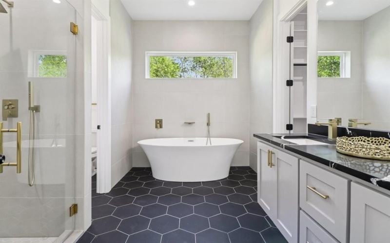 3513 Nomas Street, Dallas, TX 75216, 4 Bedrooms Bedrooms, ,5 BathroomsBathrooms,Residential,For Sale,3513 Nomas Street,0,21224984