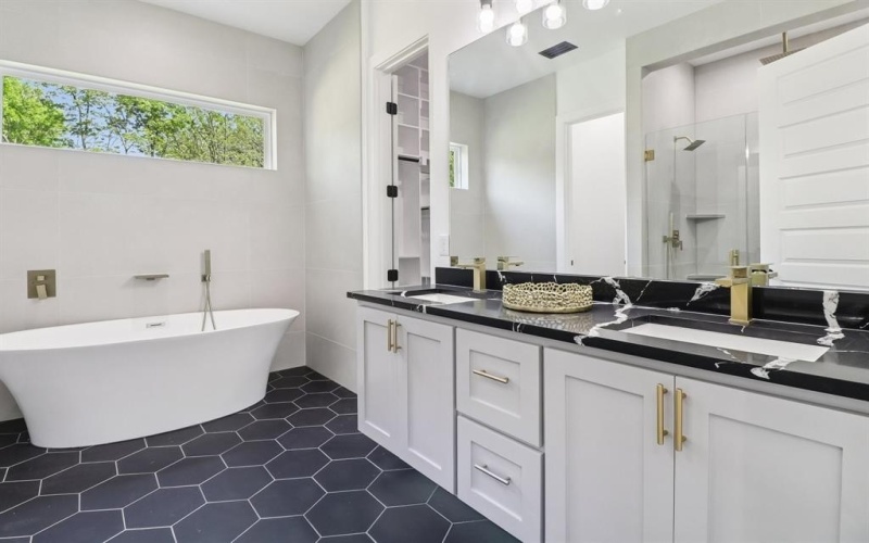 3513 Nomas Street, Dallas, TX 75216, 4 Bedrooms Bedrooms, ,5 BathroomsBathrooms,Residential,For Sale,3513 Nomas Street,0,21224984