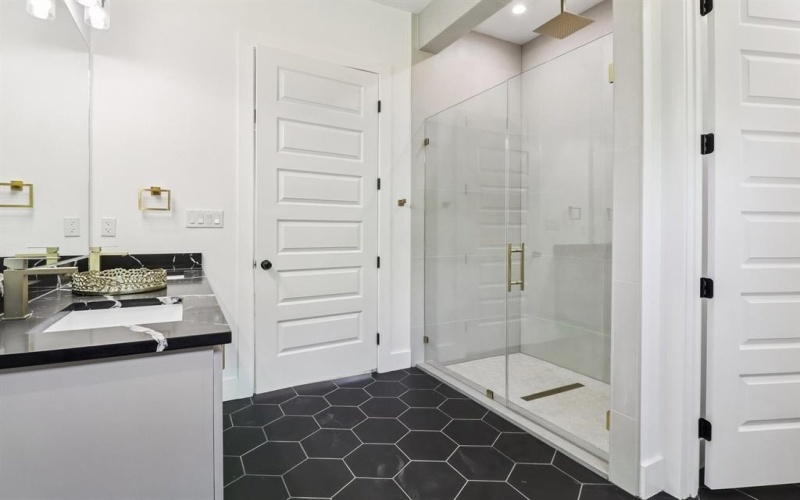 3513 Nomas Street, Dallas, TX 75216, 4 Bedrooms Bedrooms, ,5 BathroomsBathrooms,Residential,For Sale,3513 Nomas Street,0,21224984