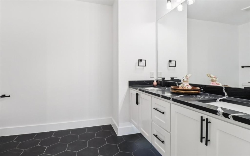 3513 Nomas Street, Dallas, TX 75216, 4 Bedrooms Bedrooms, ,5 BathroomsBathrooms,Residential,For Sale,3513 Nomas Street,0,21224984