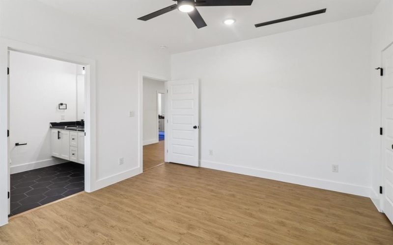 3513 Nomas Street, Dallas, TX 75216, 4 Bedrooms Bedrooms, ,5 BathroomsBathrooms,Residential,For Sale,3513 Nomas Street,0,21224984