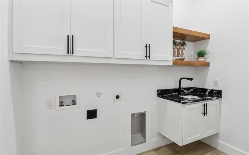 3513 Nomas Street, Dallas, TX 75216, 4 Bedrooms Bedrooms, ,5 BathroomsBathrooms,Residential,For Sale,3513 Nomas Street,0,21224984