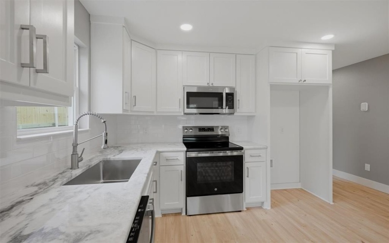 1016 S 1st Street, Sherman, TX 75090, 2 Bedrooms Bedrooms, ,2 BathroomsBathrooms,Residential,For Sale,1016 S 1st Street,0,21225035