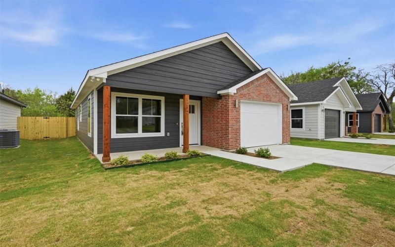 1012 S 1st Street, Sherman, TX 75090, 2 Habitaciones Habitaciones , ,2 BañosBaños,Residential,En Venta,1012 S 1st Street,0,21225052