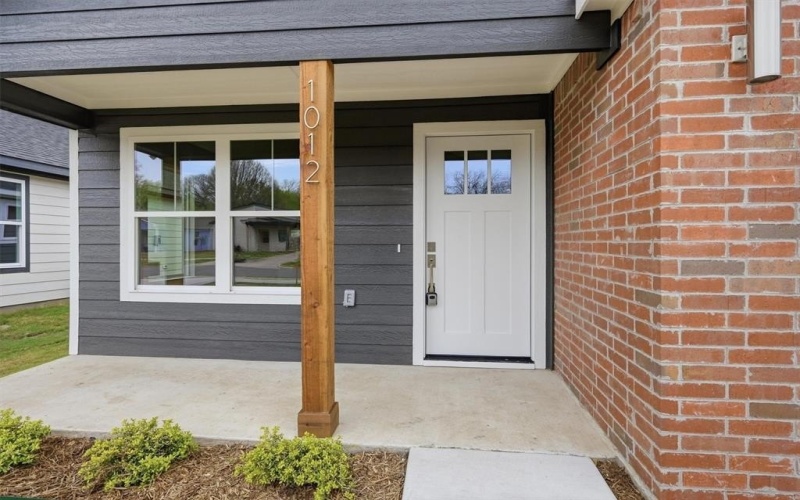 1012 S 1st Street, Sherman, TX 75090, 2 Habitaciones Habitaciones , ,2 BañosBaños,Residential,En Venta,1012 S 1st Street,0,21225052