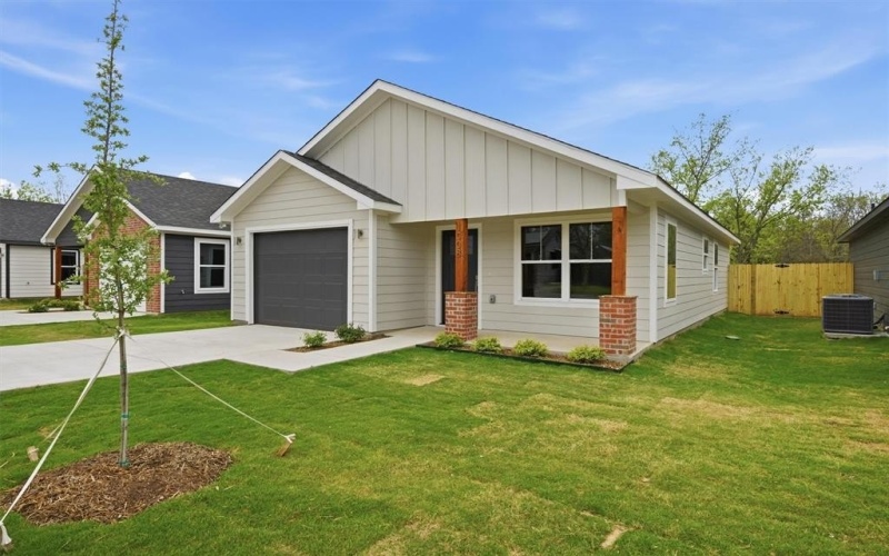 1008 S First Street, Sherman, TX 75090, 2 Habitaciones Habitaciones , ,2 BañosBaños,Residential,En Venta,1008 S First Street,0,21225072