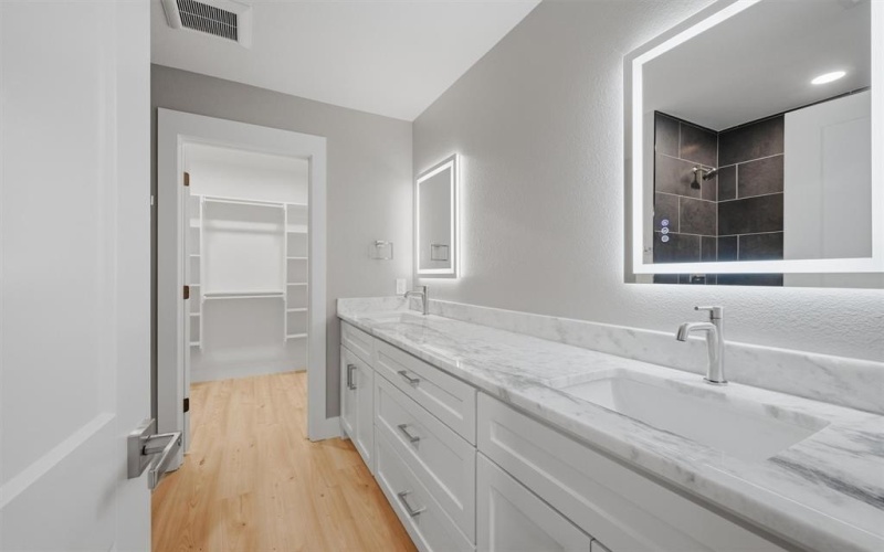 1004 S 1st Street, Sherman, TX 75090, 2 Habitaciones Habitaciones , ,2 BañosBaños,Residential,En Venta,1004 S 1st Street,0,21225084